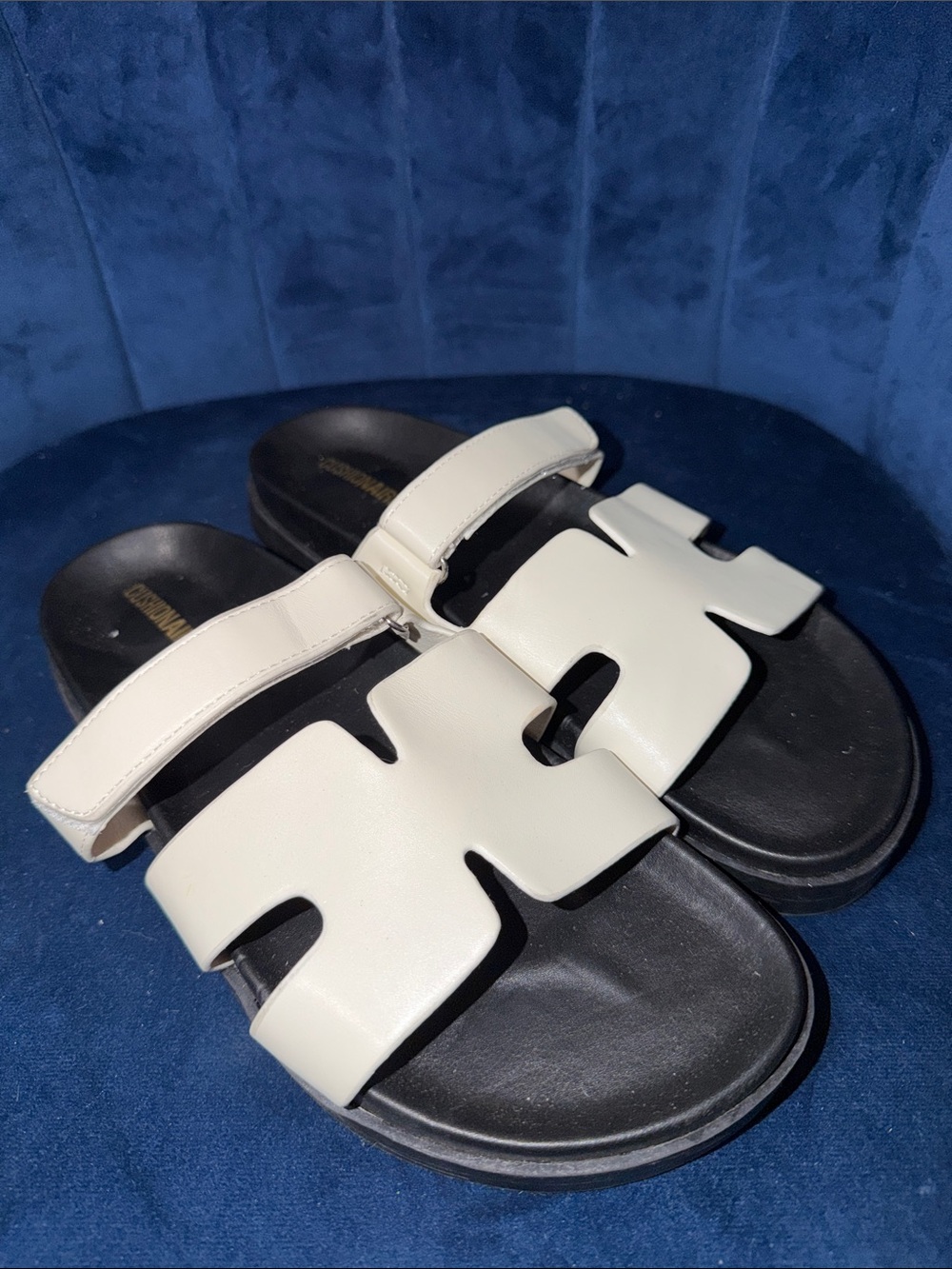 Cushionaire Women’s Cream Cutout Strap Slide Sandals w/ Adjustable Strap Size 11